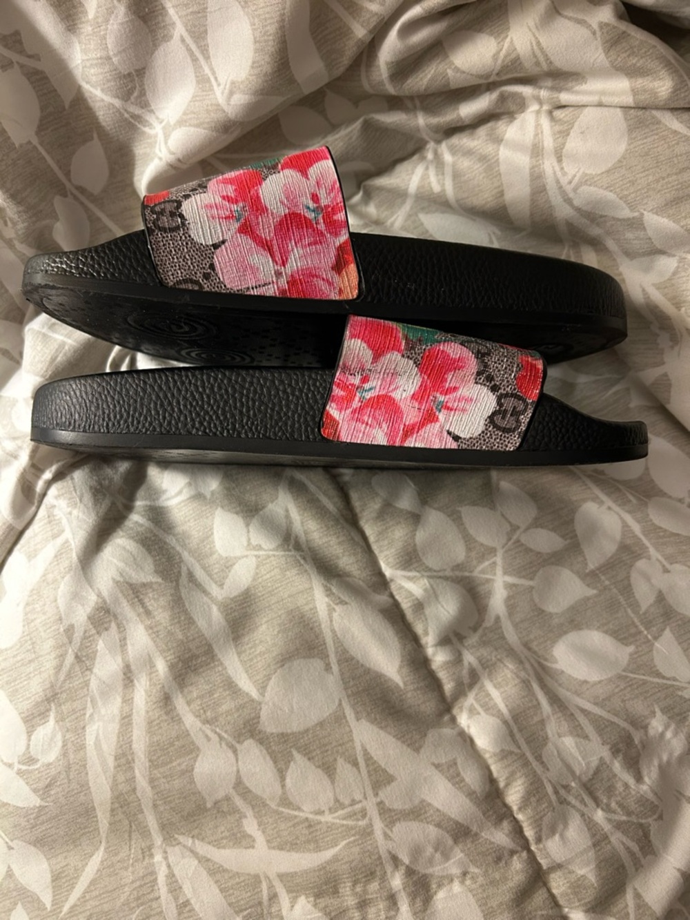 Gucci Floral GG Canvas Black Slide Sandals with Red & Pink Flowers - Picture 4 of 8